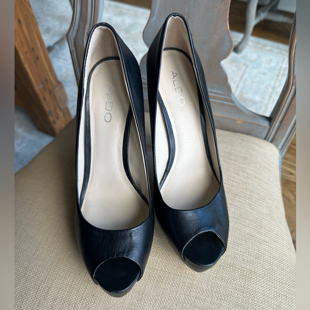 Black Aldo peep toe platform heels size 38 never worn.